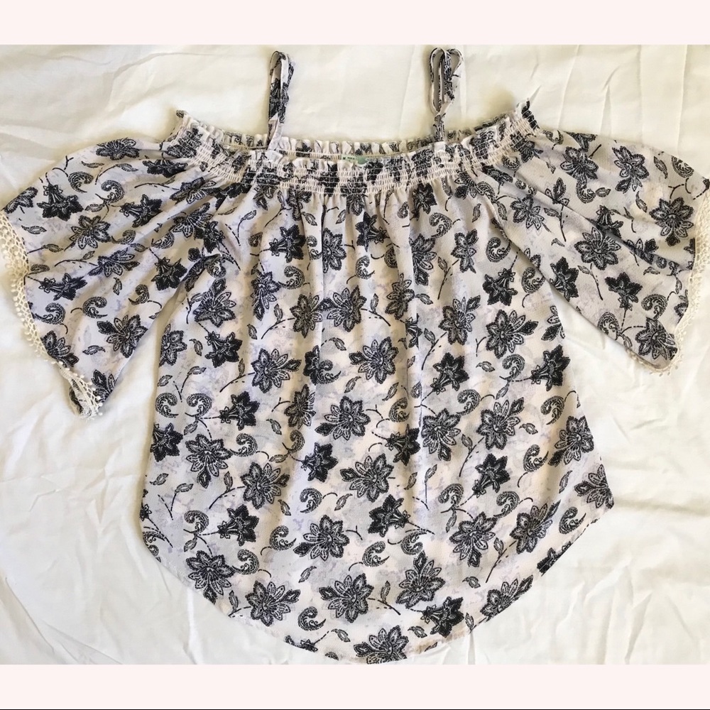 Top/Blouse Cold shoulder or Off shoulder.